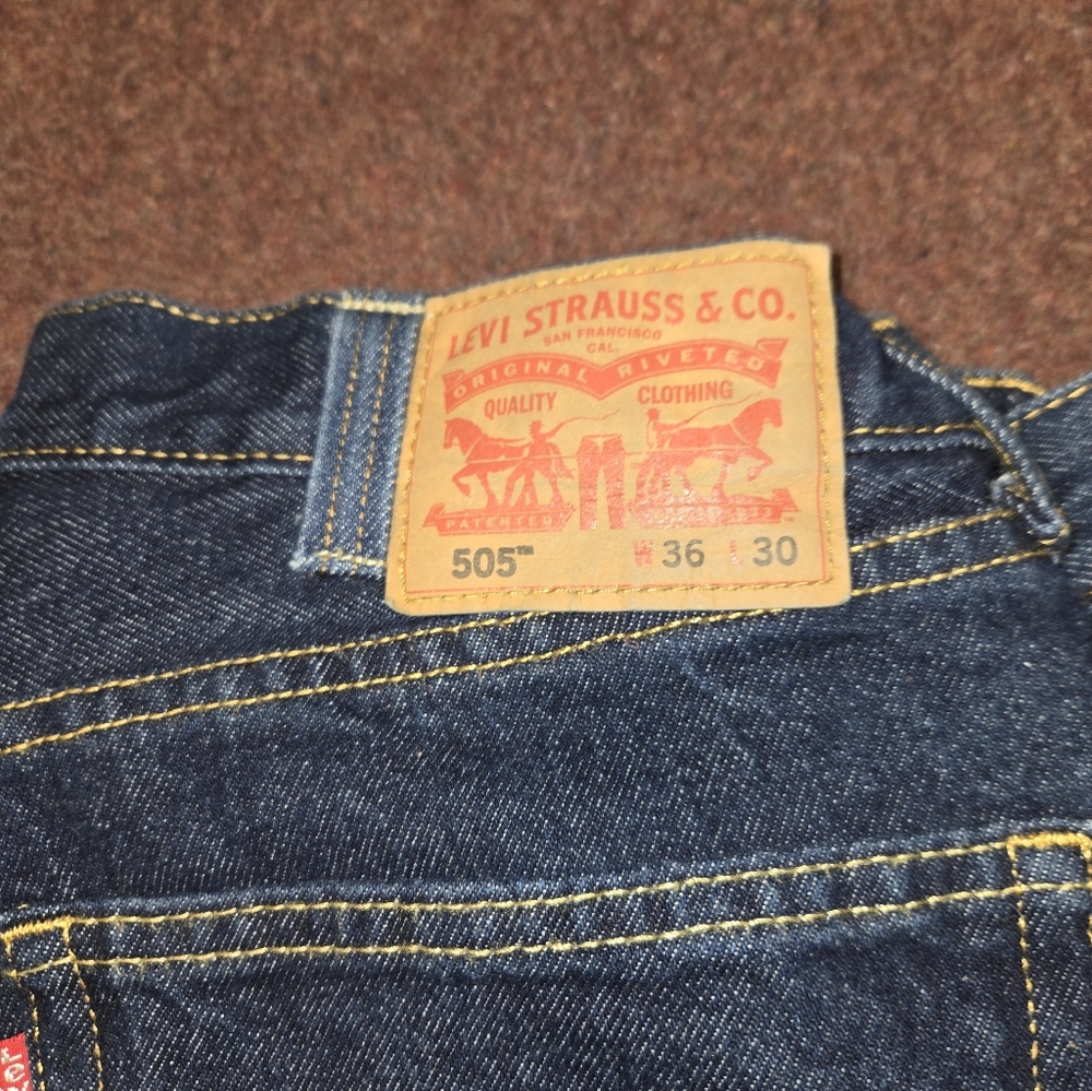 Levi's 505 Jeans Men's 36x30 But Measurung 36x29.5 Dark Blue Like New - Picture 2 of 6